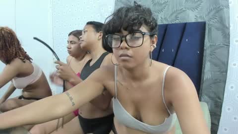 Snapshot of _sweettcandy_ chatting on March 30, 2:07 pm _sweettcandy_ online show from March 30, 2:07 pm