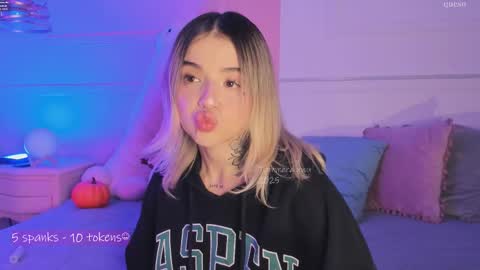 _tammarra_ online show from November 10, 8:19 pm