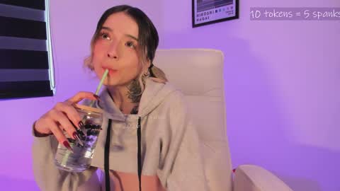 _tammarra_ online show from February 24, 9:24 pm