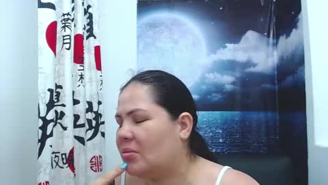 Snapshot of _thamaraa_ chatting on April 14, 1:55 am Tamara online show from April 14, 1:55 am