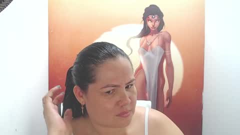 Snapshot of _thamaraa_ chatting on April 17, 2:14 am Tamara online show from April 17, 2:14 am