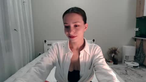 Mia online show from November 30, 7:51 pm