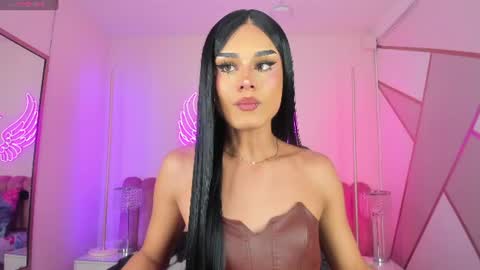 Snapshot of _tiffany_collins chatting on June 18, 9:52 pm tiffany online show from June 18, 9:52 pm