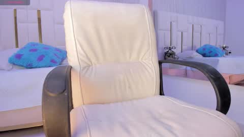 Snapshot of _tinyrousse_ chatting on September 9, 7:13 pm Rousse online show from September 9, 7:13 pm