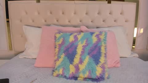 Snapshot of _tinyrousse_ chatting on November 27, 7:27 pm Rousse online show from November 27, 7:27 pm