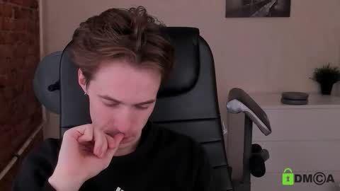 Snapshot of _tokyo_ghoul chatting on November 7, 7:19 am _tokyo_ghoul online show from November 7, 7:19 am