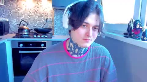 _torfin_ online show from February 3, 6:40 am