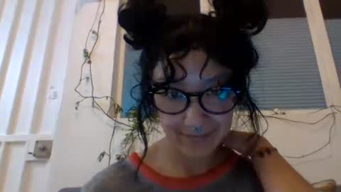 Snapshot of _tutti_frutti_ chatting on February 14, 3:54 am _tutti_frutti_ online show from February 14, 3:54 am