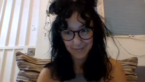 Snapshot of _tutti_frutti_ chatting on March 8, 7:05 am _tutti_frutti_ online show from March 8, 7:05 am