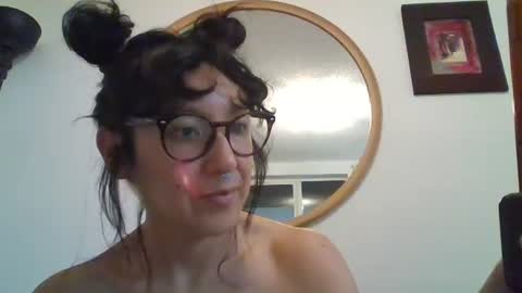 Snapshot of _tutti_frutti_ chatting on December 5, 12:52 am _tutti_frutti_ online show from December 5, 12:52 am