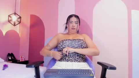 _valeryboobs_ online show from March 19, 1:15 pm