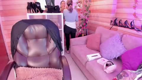 Snapshot of _victoria_collins chatting on May 21, 10:55 am Sol online show from May 21, 10:55 am
