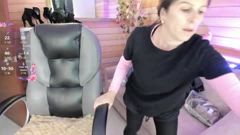 Snapshot of _victoria_collins chatting on June 7, 11:47 am Sol online show from June 7, 11:47 am
