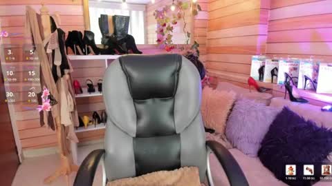 Snapshot of _victoria_collins chatting on June 15, 12:40 pm Sol online show from June 15, 12:40 pm