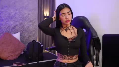 Snapshot of _viollettenoir_ chatting on July 30, 7:13 pm online show from July 30, 7:13 pm