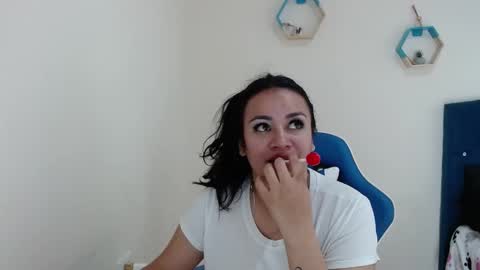 Snapshot of _vitoria1 chatting on March 3, 5:42 am Victoria online show from March 3, 5:42 am