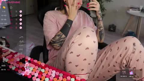 Snapshot of _viv1an_ chatting on November 27, 9:44 am Alis online show from November 27, 9:44 am