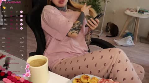 Snapshot of _viv1an_ chatting on December 5, 10:57 am Alis online show from December 5, 10:57 am