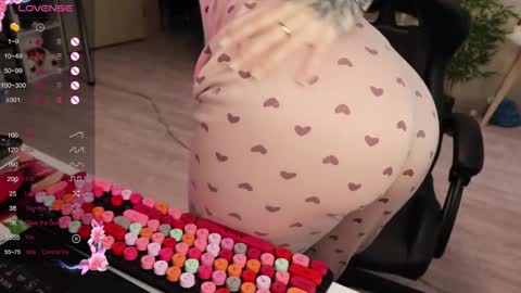 Snapshot of _viv1an_ chatting on December 14, 8:30 am Alis online show from December 14, 8:30 am