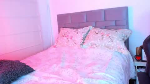 Snapshot of _viviana chatting on January 24, 11:02 pm INSTAGRAM pinzon viviana online show from January 24, 11:02 pm