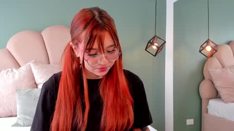 Snapshot of _vix555_ chatting on December 17, 12:54 pm Vix online show from December 17, 12:54 pm