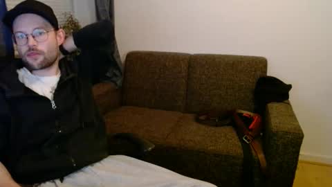 _whoisthatguy_ online show from November 29, 5:38 pm