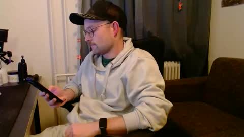 _whoisthatguy_ online show from December 18, 3:51 pm