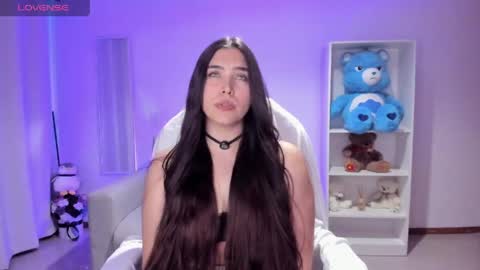 Snapshot of _wtdreamgirl chatting on June 7, 8:40 am Luisa online show from June 7, 8:40 am