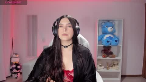 Snapshot of _wtdreamgirl chatting on June 8, 4:35 am Luisa online show from June 8, 4:35 am