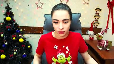 Snapshot of _your_fantasy_girl chatting on December 8, 12:07 am Alisa online show from December 8, 12:07 am