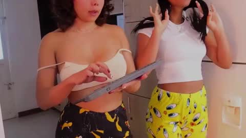 Snapshot of _your_little_nut chatting on January 20, 1:11 pm Macca and Ana online show from January 20, 1:11 pm