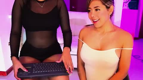 Snapshot of _your_little_nut chatting on February 23, 9:44 am Macca and Ana online show from February 23, 9:44 am