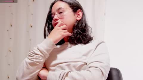 Snapshot of _your_little_nut chatting on October 31, 3:46 pm Macca and Ana online show from October 31, 3:46 pm