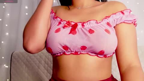 Snapshot of _your_little_nut chatting on November 22, 12:53 am Macca and Ana online show from November 22, 12:53 am