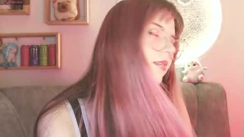 Snapshot of _yourcherrybomb chatting on May 25, 10:10 am _yourcherrybomb online show from May 25, 10:10 am