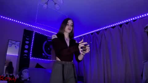 Snapshot of _yourwetdreams_ chatting on April 10, 7:07 pm Roxy online show from April 10, 7:07 pm
