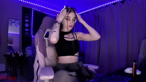 Snapshot of _yourwetdreams_ chatting on April 11, 6:23 pm Roxy online show from April 11, 6:23 pm
