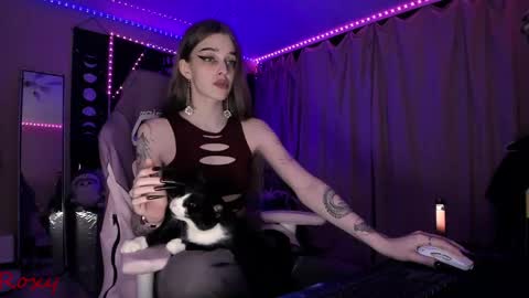 Snapshot of _yourwetdreams_ chatting on April 29, 5:30 pm Roxy online show from April 29, 5:30 pm