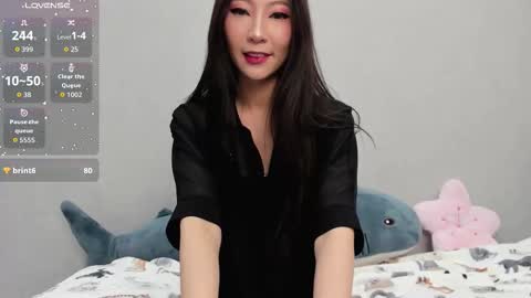 Snapshot of _yuriko chatting on November 9, 12:53 am Mia online show from November 9, 12:53 am