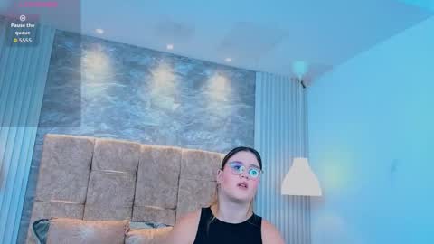 zoe online show from March 15, 11:49 am