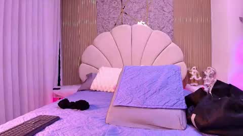 Aisha online show from January 9, 11:57 am