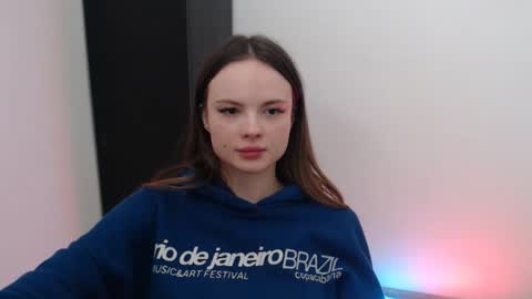 a_ariella_ online show from September 19, 2:51 pm