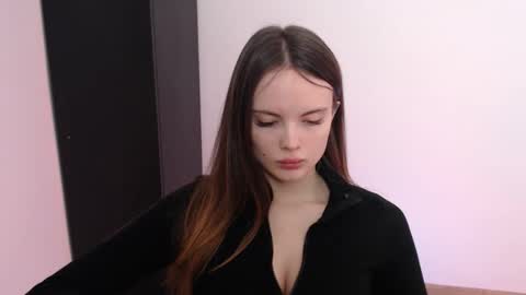 a_ariella_ online show from October 7, 7:16 am