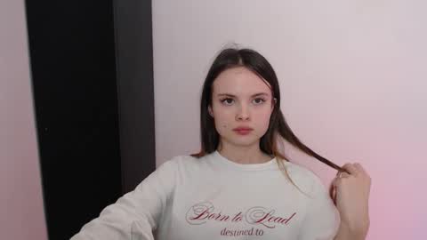 a_ariella_ online show from October 8, 2:36 pm