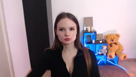 a_ariella_ online show from October 20, 12:38 pm