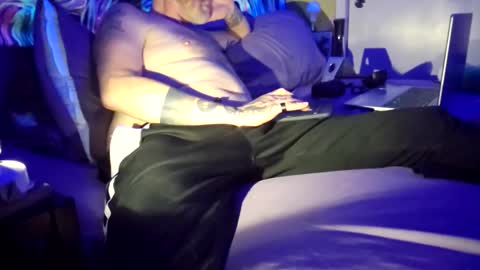 Snapshot of a_bad_guy_duh chatting on September 20, 10:27 am a_bad_guy_duh online show from September 20, 10:27 am