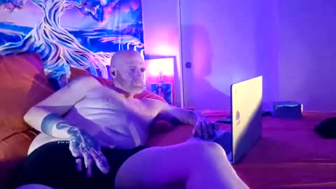 Snapshot of a_bad_guy_duh chatting on October 9, 7:50 am a_bad_guy_duh online show from October 9, 7:50 am