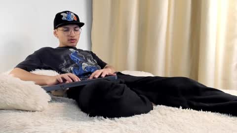 alejo online show from December 4, 4:10 am