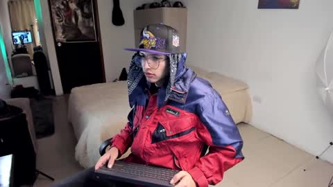 alejo online show from December 12, 1:10 am