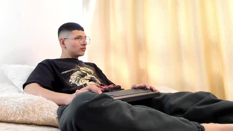 alejo online show from December 19, 7:51 pm